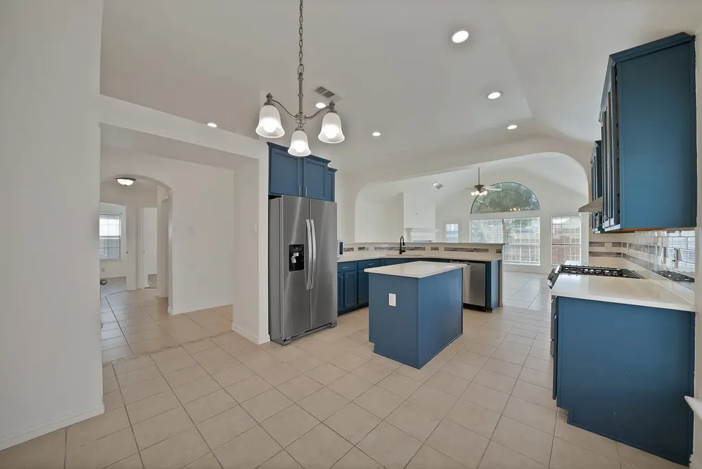 2743 Waterway Drive Grand Prairie TX 75054