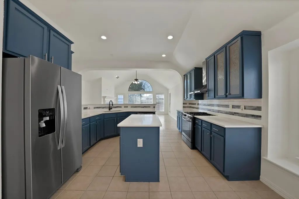 2743 Waterway Drive Grand Prairie TX 75054