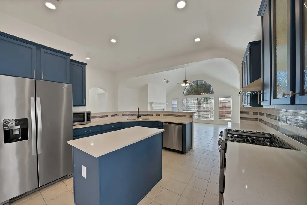 2743 Waterway Drive Grand Prairie TX 75054