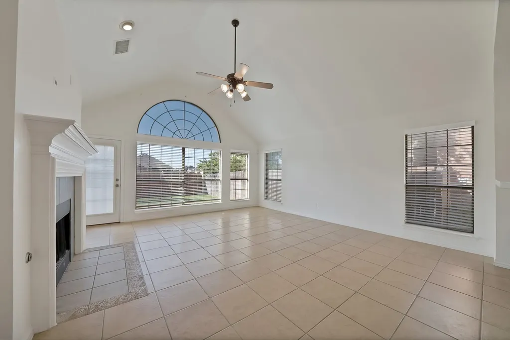 2743 Waterway Drive Grand Prairie TX 75054