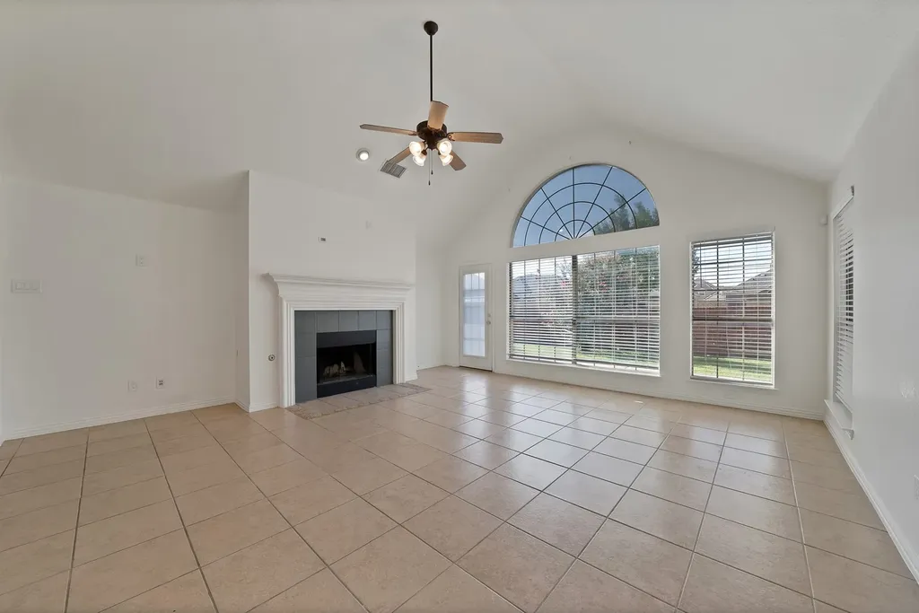 2743 Waterway Drive Grand Prairie TX 75054