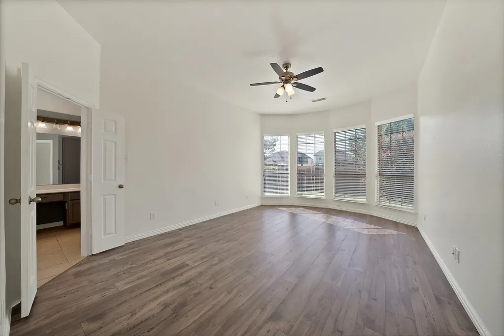 2743 Waterway Drive Grand Prairie TX 75054