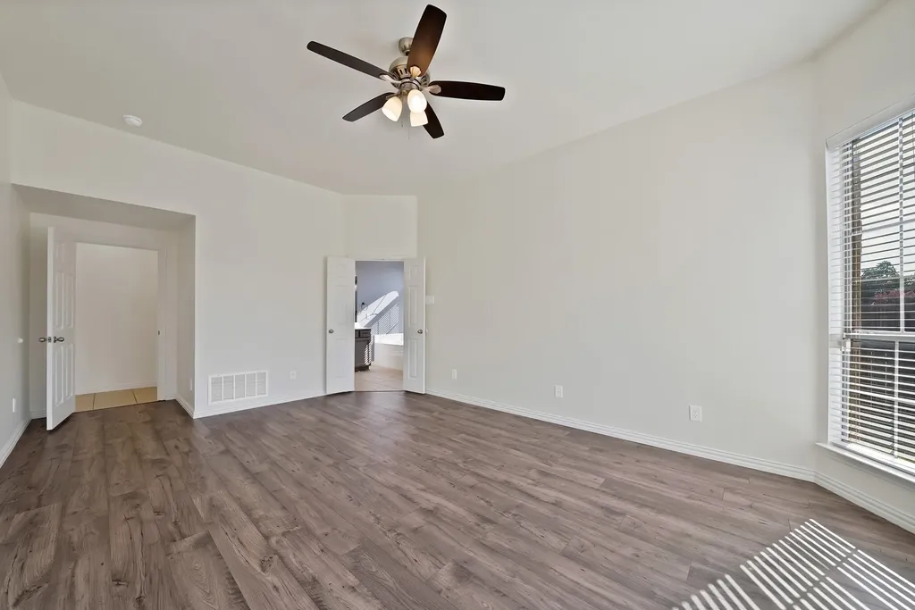 2743 Waterway Drive Grand Prairie TX 75054