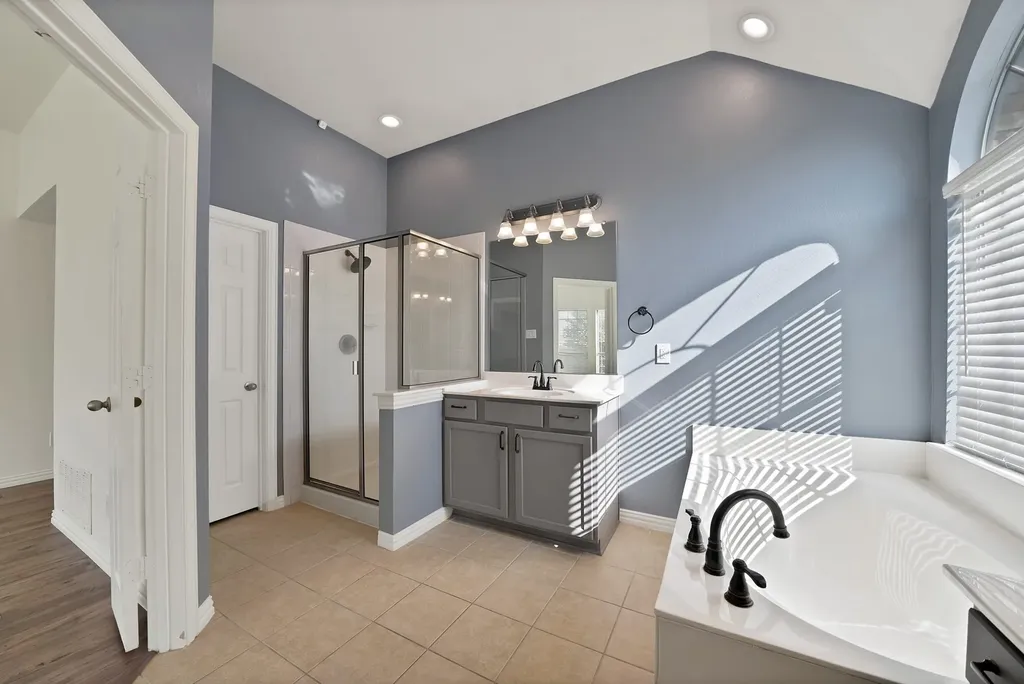 2743 Waterway Drive Grand Prairie TX 75054