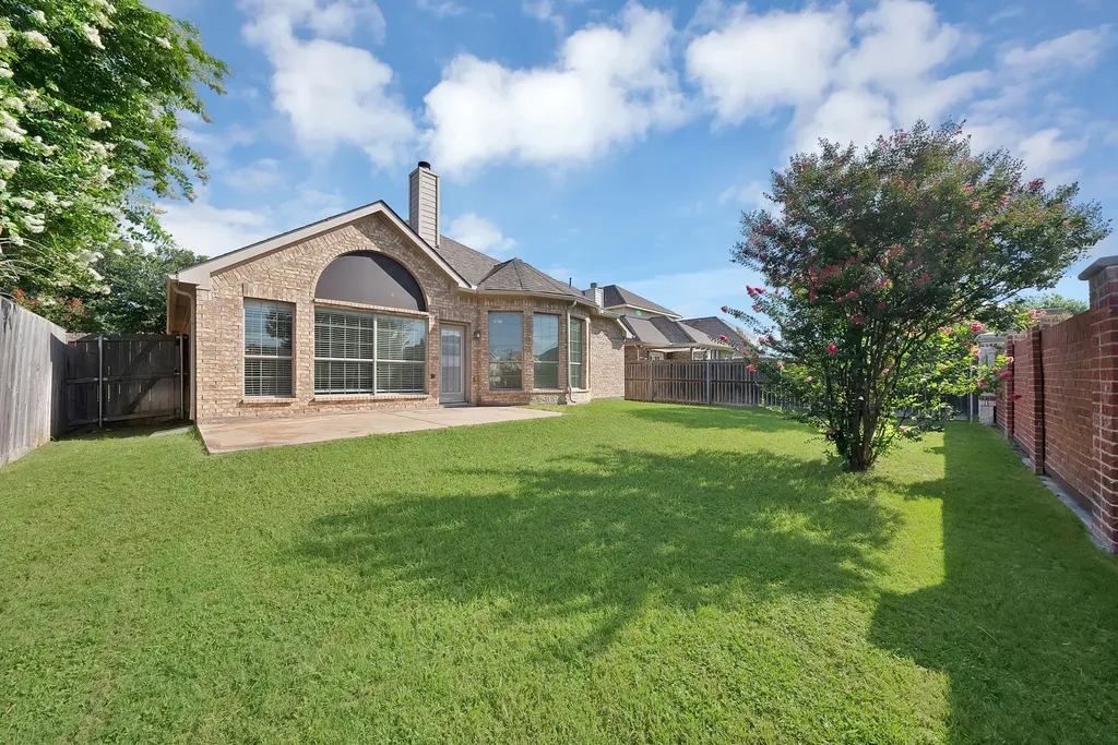 2743 Waterway Drive Grand Prairie TX 75054