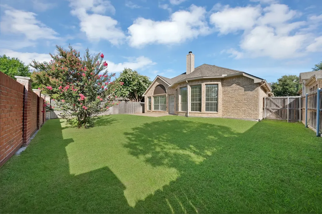2743 Waterway Drive Grand Prairie TX 75054