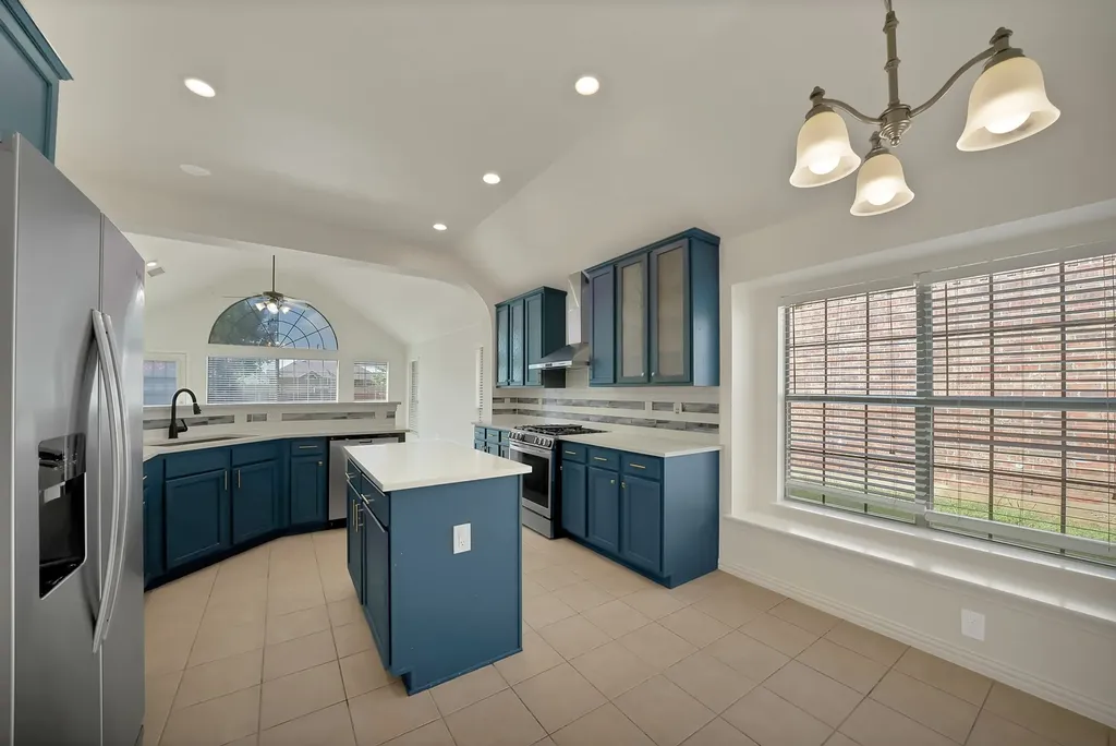 2743 Waterway Drive Grand Prairie TX 75054