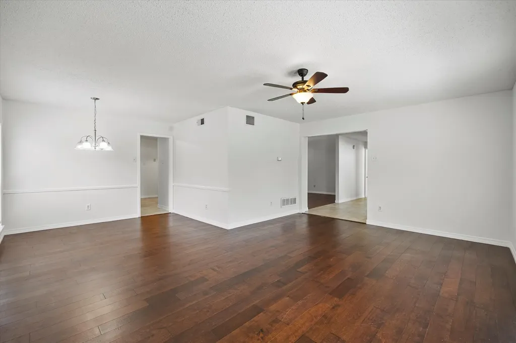 3026 Kingswood Drive Garland TX 75040