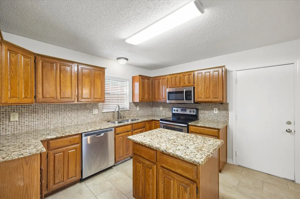 3026 Kingswood Drive Garland TX 75040