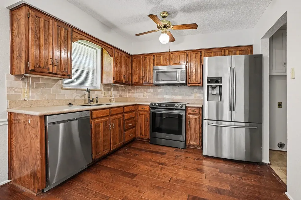 2721 Lucas Drive Arlington TX 76015