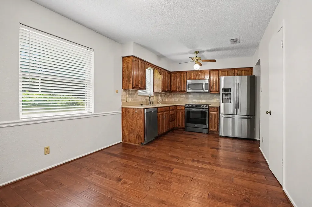 2721 Lucas Drive Arlington TX 76015