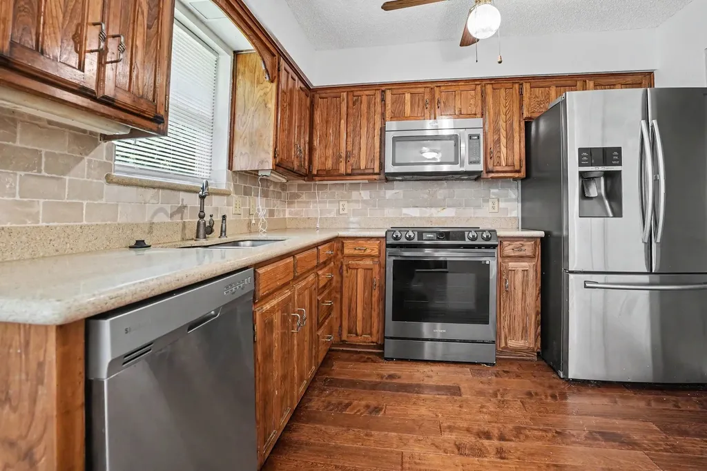 2721 Lucas Drive Arlington TX 76015