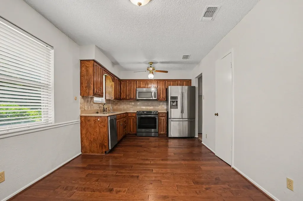 2721 Lucas Drive Arlington TX 76015
