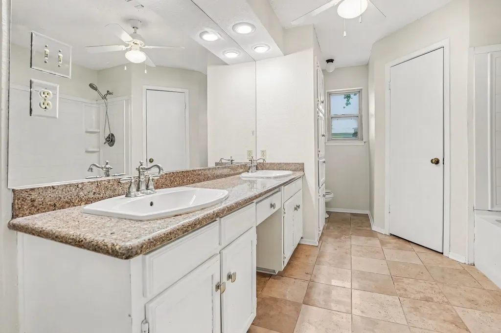 2721 Lucas Drive Arlington TX 76015