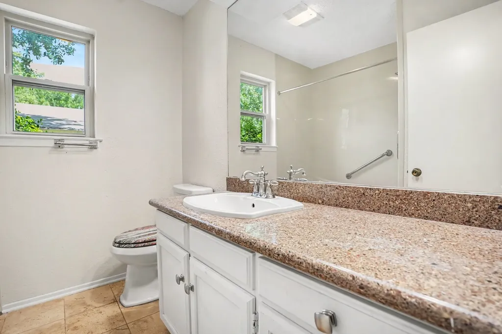 2721 Lucas Drive Arlington TX 76015