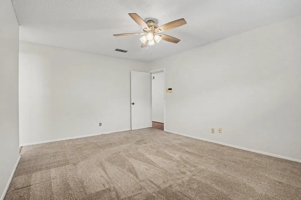 2721 Lucas Drive Arlington TX 76015