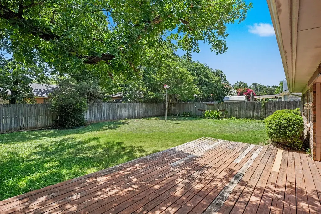 2721 Lucas Drive Arlington TX 76015