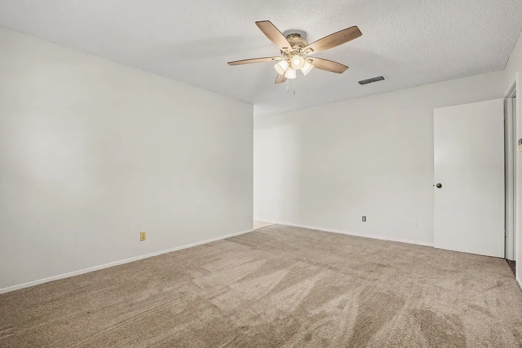 2721 Lucas Drive Arlington TX 76015