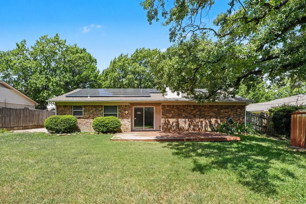 2721 Lucas Drive Arlington TX 76015