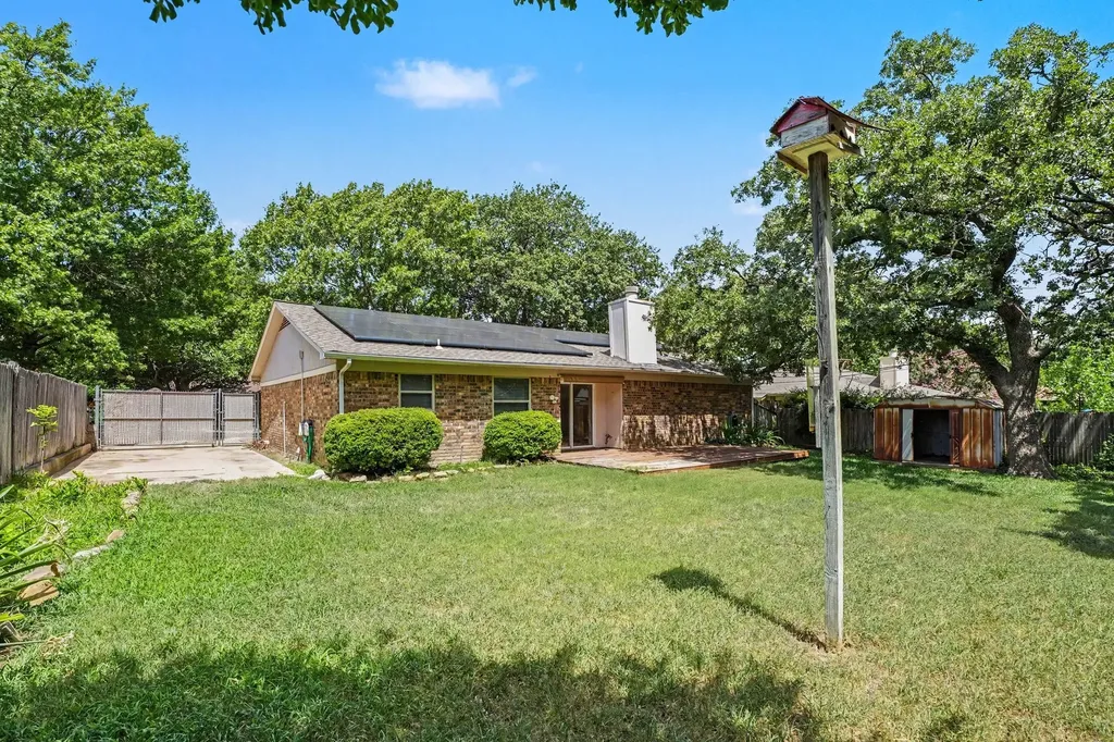 2721 Lucas Drive Arlington TX 76015