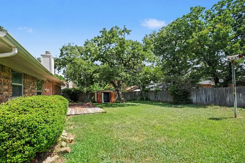 2721 Lucas Drive Arlington TX 76015