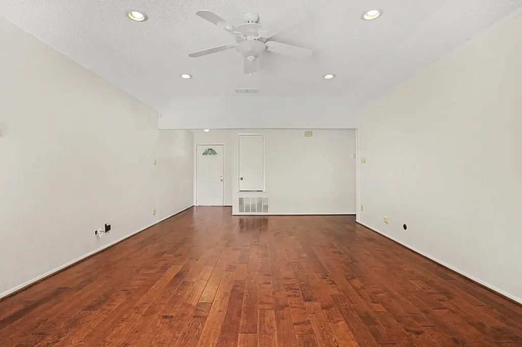 2721 Lucas Drive Arlington TX 76015
