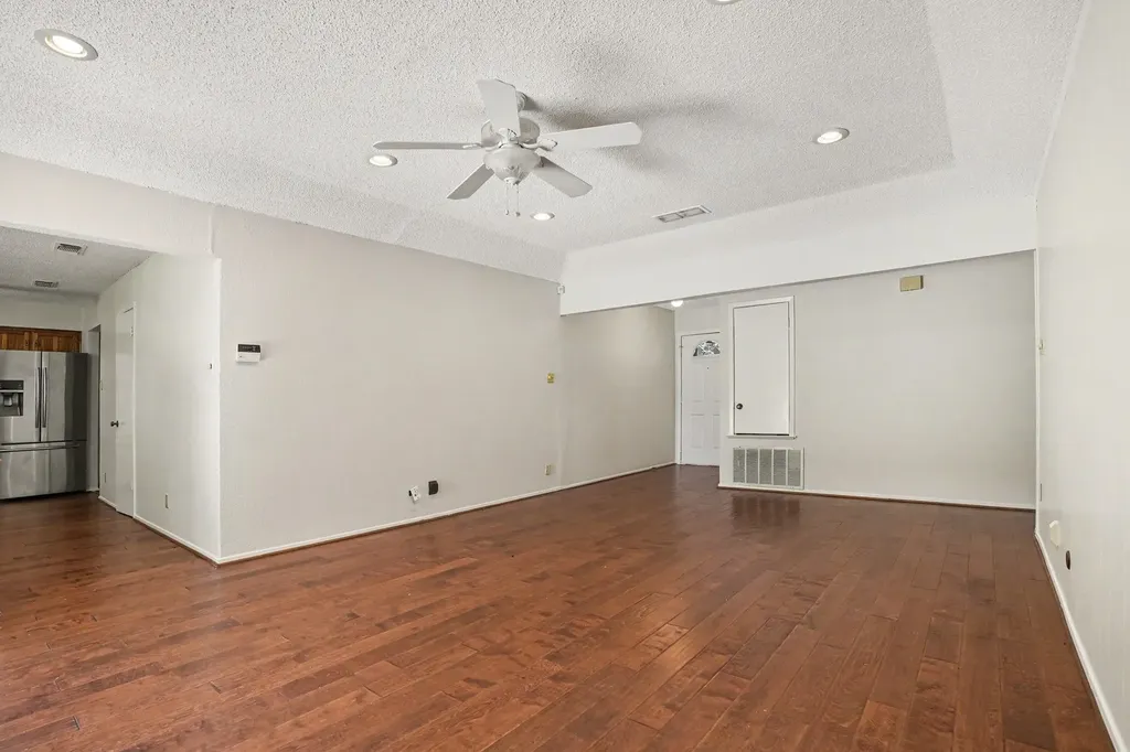 2721 Lucas Drive Arlington TX 76015