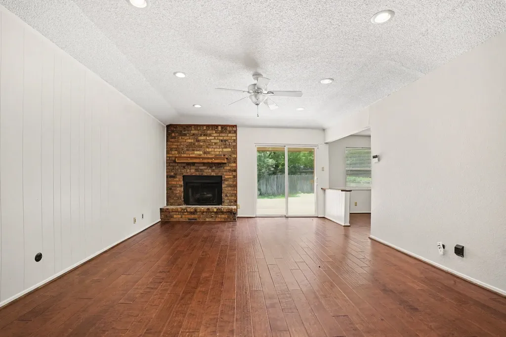 2721 Lucas Drive Arlington TX 76015