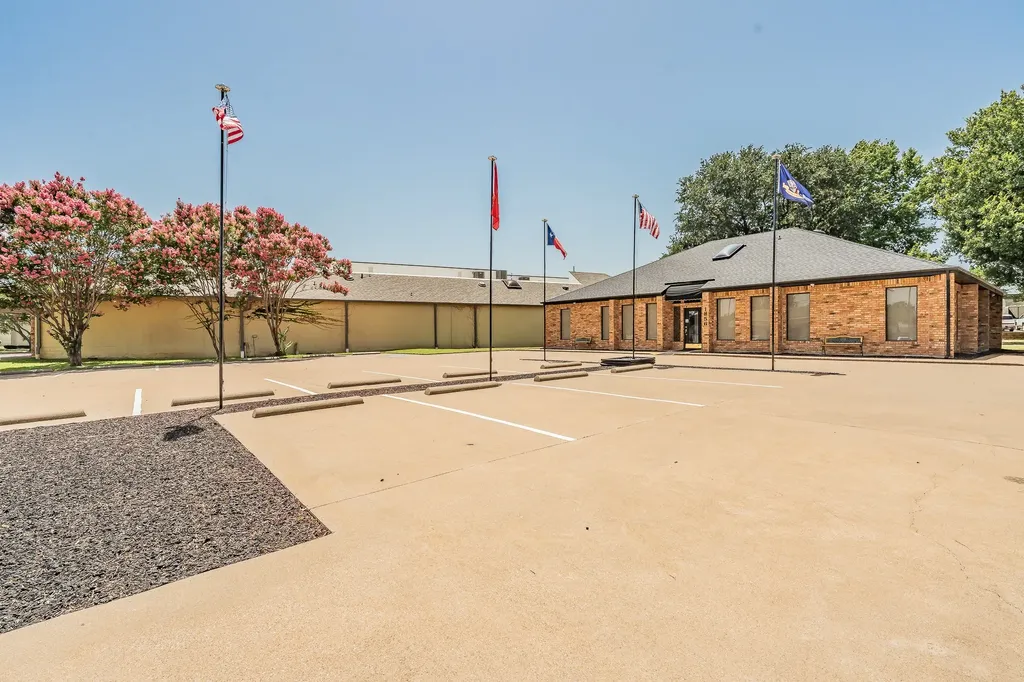 1856 Norwood Plaza Hurst TX 76054