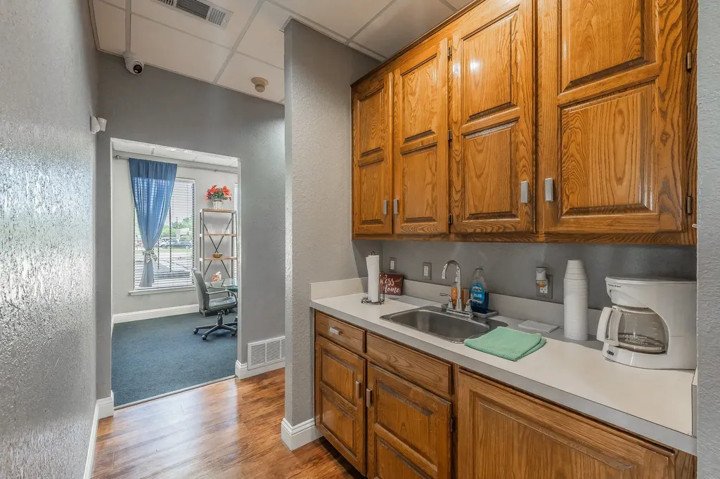 1856 Norwood Plaza Hurst TX 76054