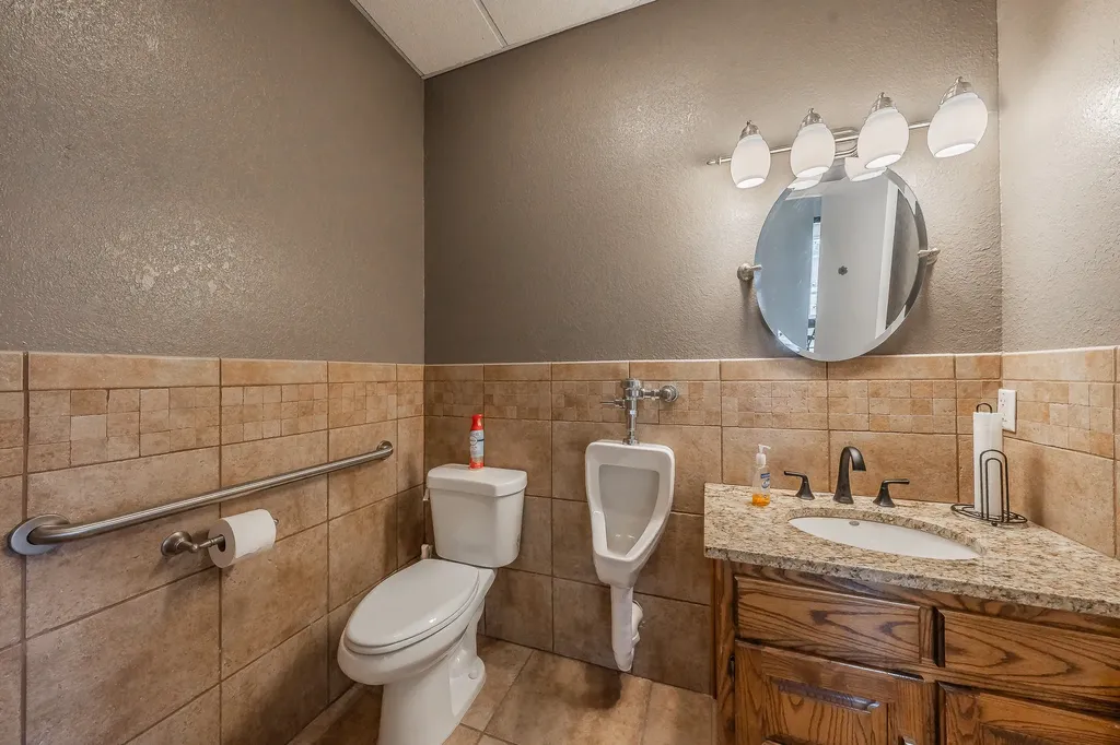 1856 Norwood Plaza Hurst TX 76054