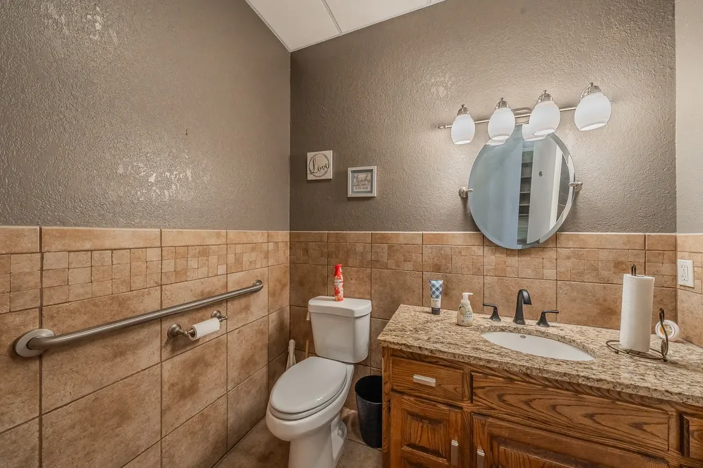1856 Norwood Plaza Hurst TX 76054
