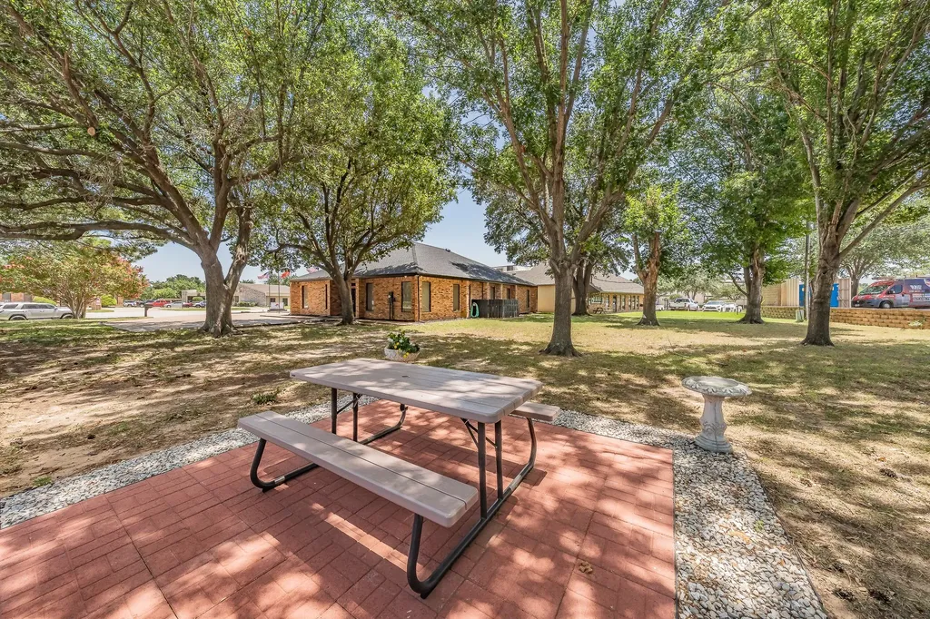 1856 Norwood Plaza Hurst TX 76054