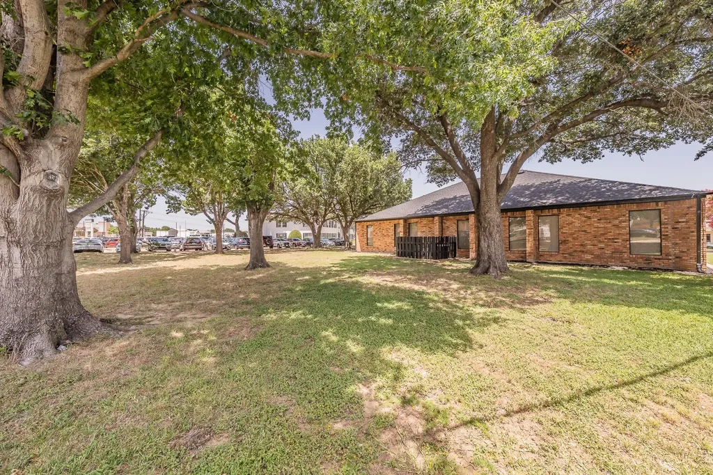 1856 Norwood Plaza Hurst TX 76054