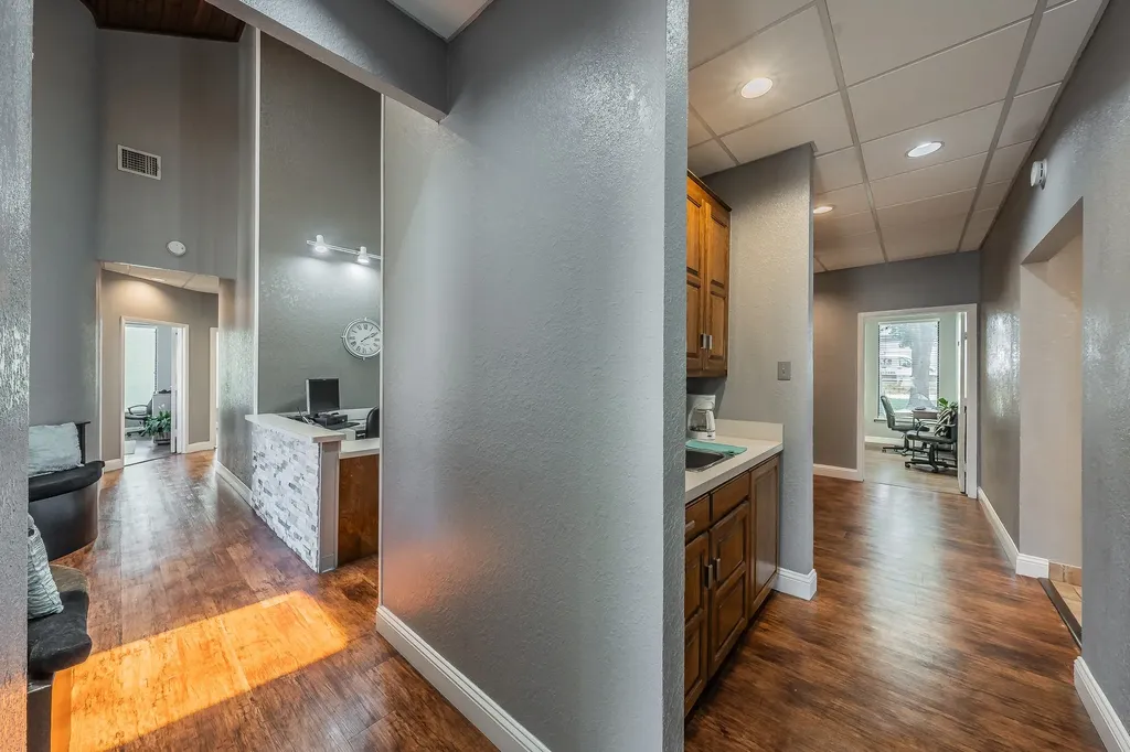 1856 Norwood Plaza Hurst TX 76054
