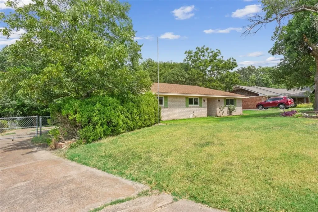 849 Arlington Drive Woodway TX 76712