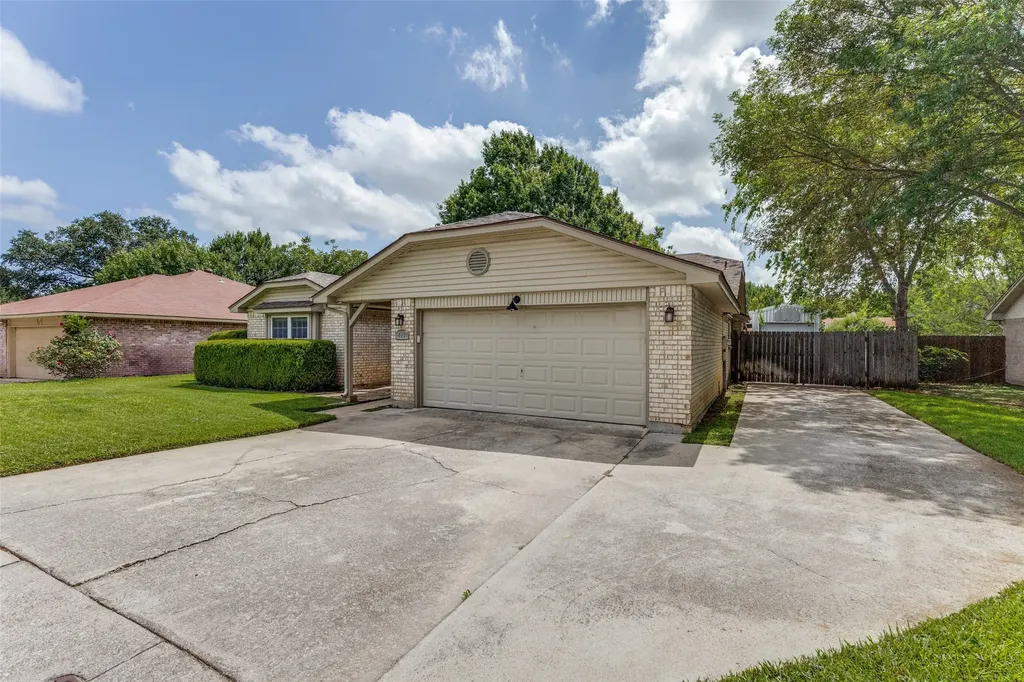 413 Goldfinch Drive Fort Worth TX 76108