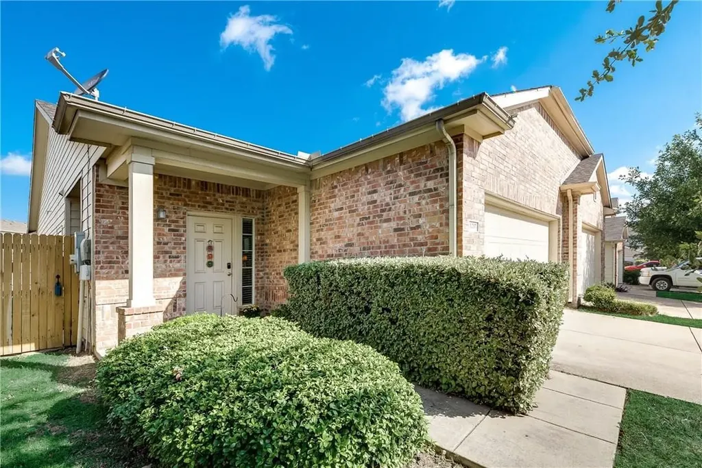 1237 Grand Central Parkway Fort Worth TX 76131