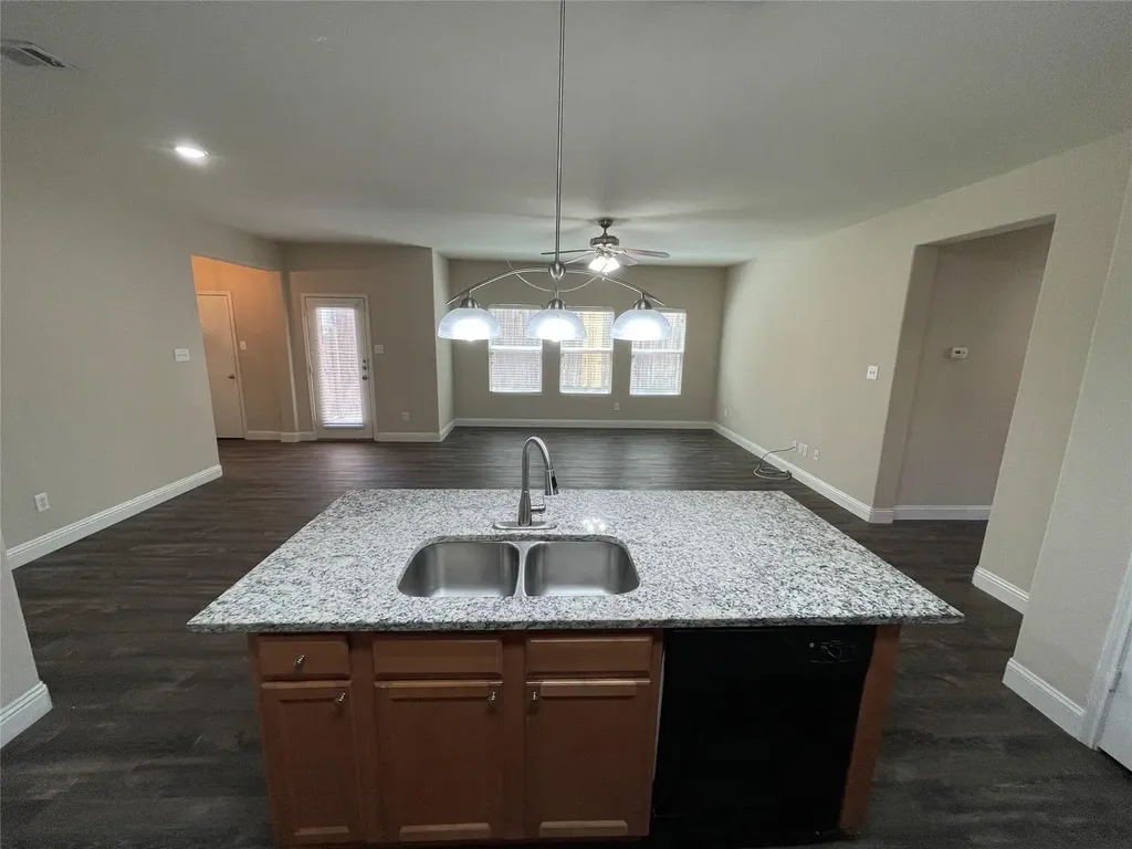 1237 Grand Central Parkway Fort Worth TX 76131