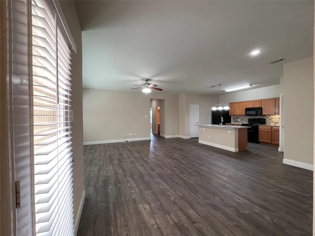 1237 Grand Central Parkway Fort Worth TX 76131