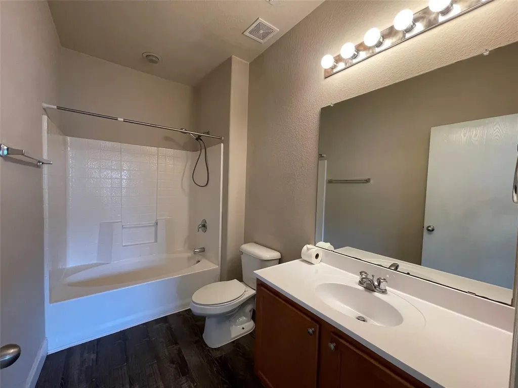 1237 Grand Central Parkway Fort Worth TX 76131