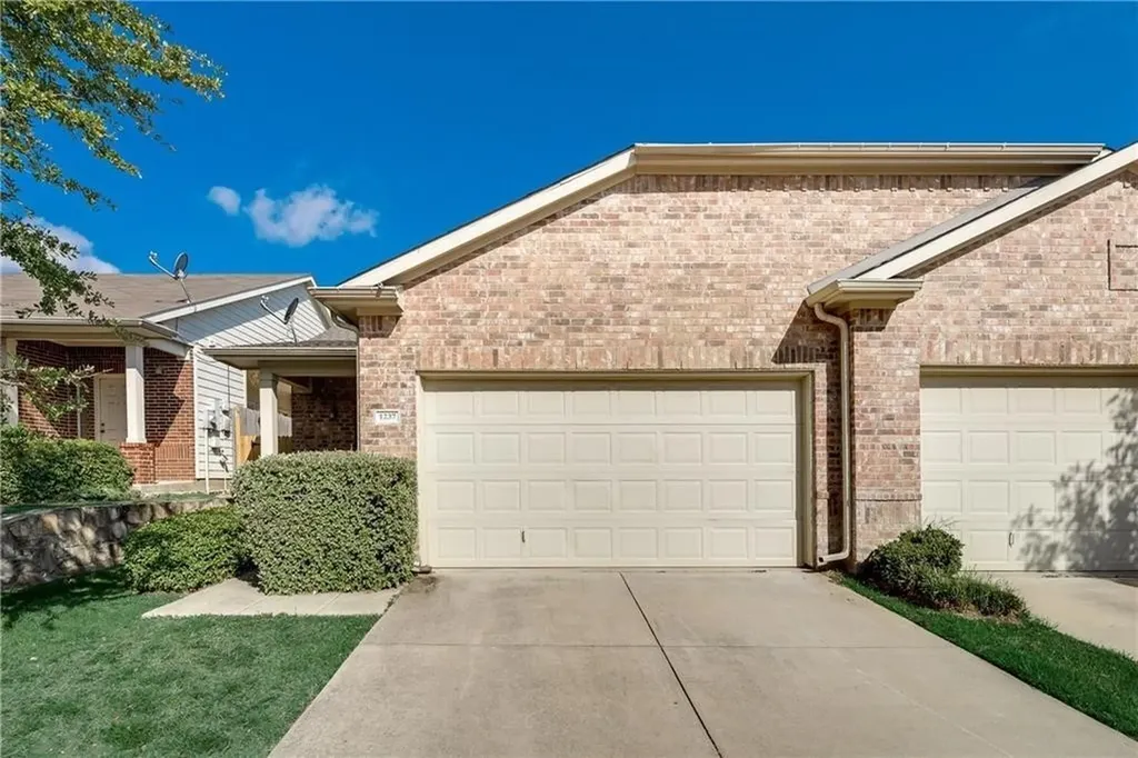 1237 Grand Central Parkway Fort Worth TX 76131