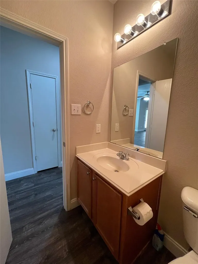 1237 Grand Central Parkway Fort Worth TX 76131