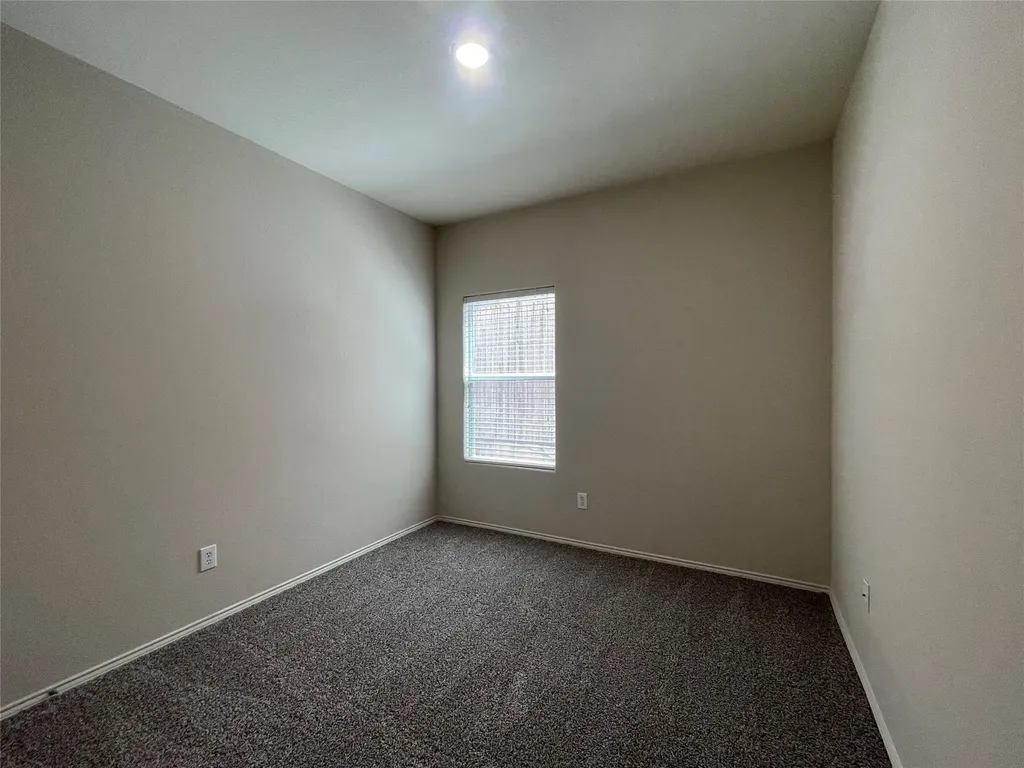 1237 Grand Central Parkway Fort Worth TX 76131