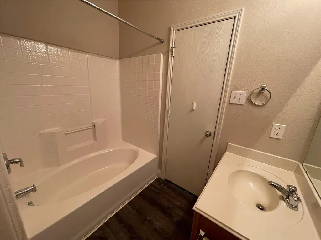 1237 Grand Central Parkway Fort Worth TX 76131