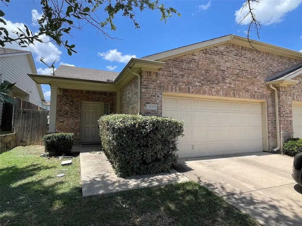 1237 Grand Central Parkway Fort Worth TX 76131