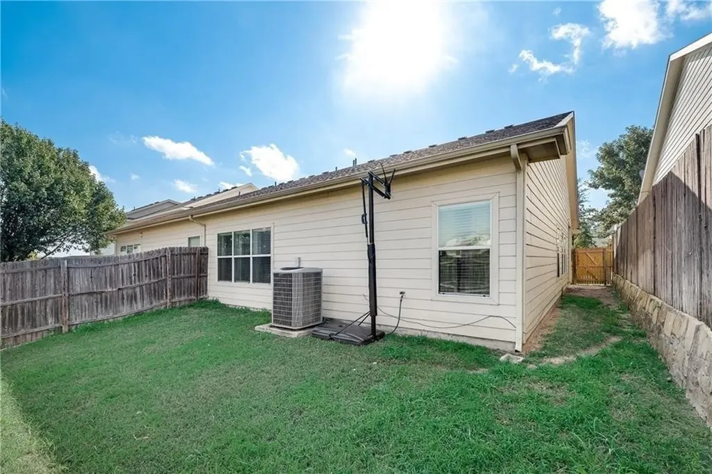 1237 Grand Central Parkway Fort Worth TX 76131