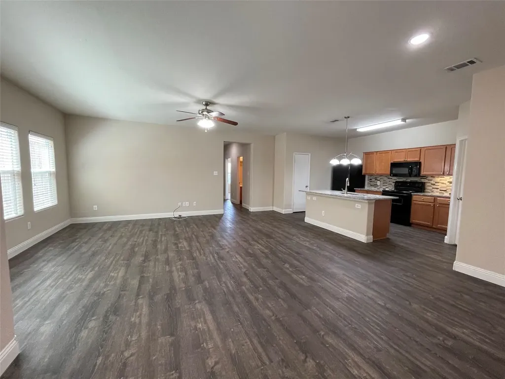 1237 Grand Central Parkway Fort Worth TX 76131
