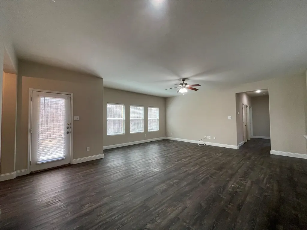 1237 Grand Central Parkway Fort Worth TX 76131