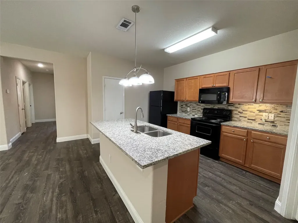 1237 Grand Central Parkway Fort Worth TX 76131